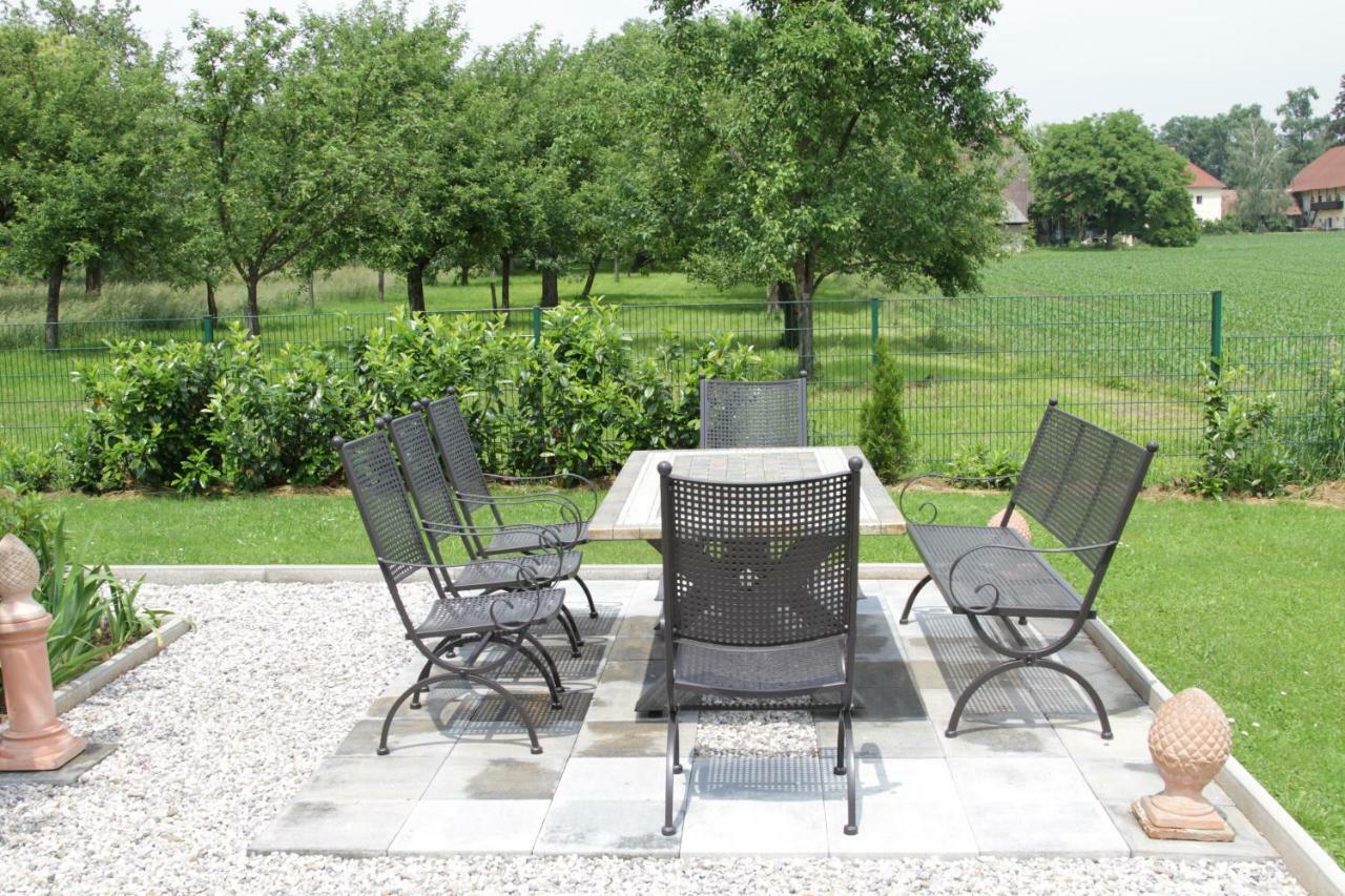 Gutshof Bartl 1 Apartment Клагенфурт Екстериор снимка