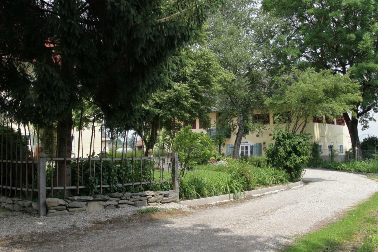 Gutshof Bartl 1 Apartment Клагенфурт Екстериор снимка